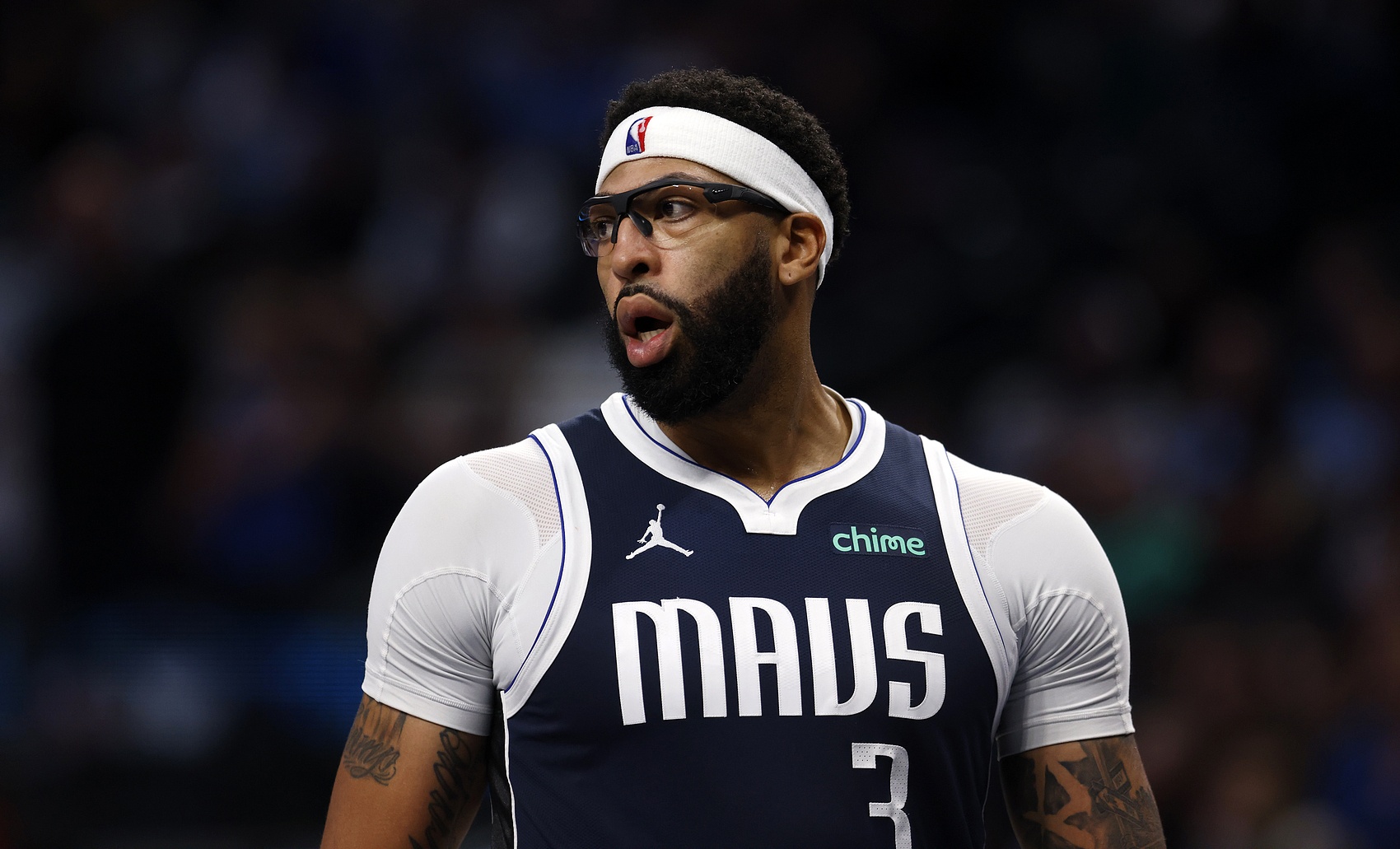 百度体育官网-浓眉独行侠生涯至今只打了29场 场均20.2分10.8篮板1.8盖帽