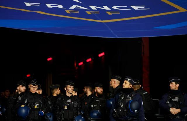 百度体育-4000警力+3任元首共捍“团结”，法以之战仍出乱子