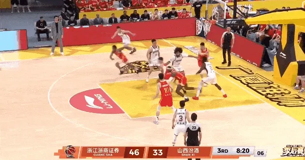 百度体育nba-桑普森抢断反击滑翔劈扣，随后再次抢断一条龙上篮领先山西17分